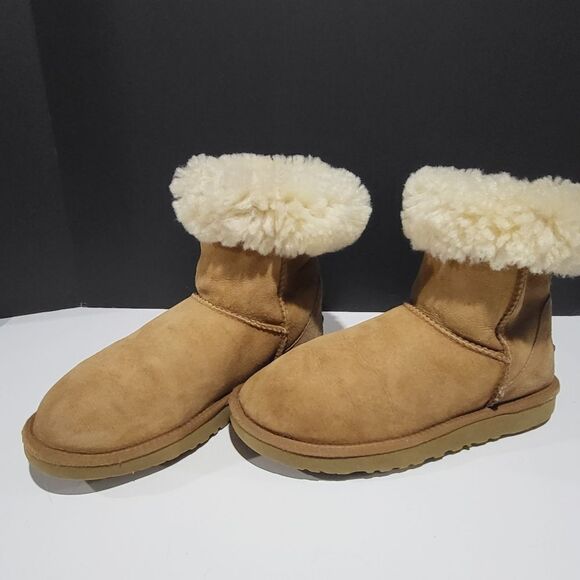 Ugg Short Tan / Caramel Colored Winter Boots - Picture 13 of 13